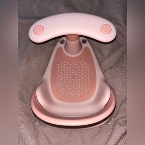 NEVER USED BATH SEAT
